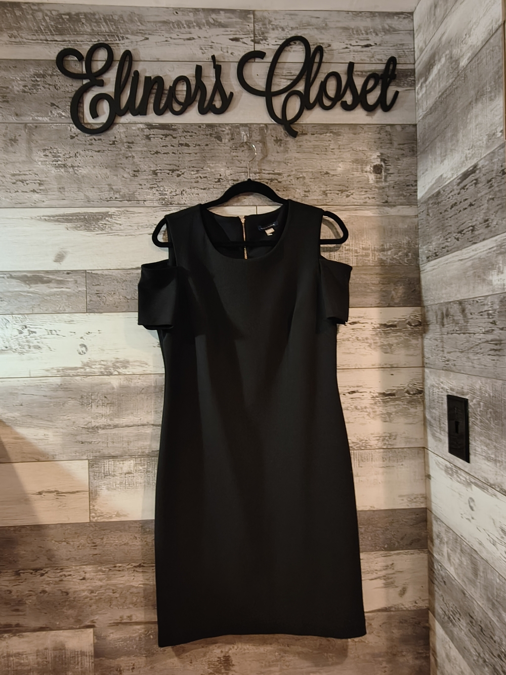 Tommy Hilfiger Cold Shoulder Sheath Dress Black Size 12 
Excellent Condition